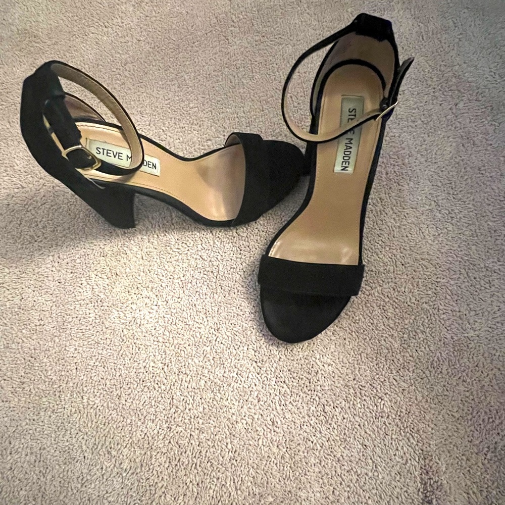 Steve Madden suede heel